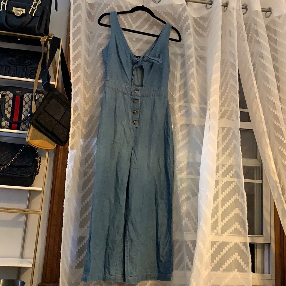 Super cute,adorable lulu’s denim romper.